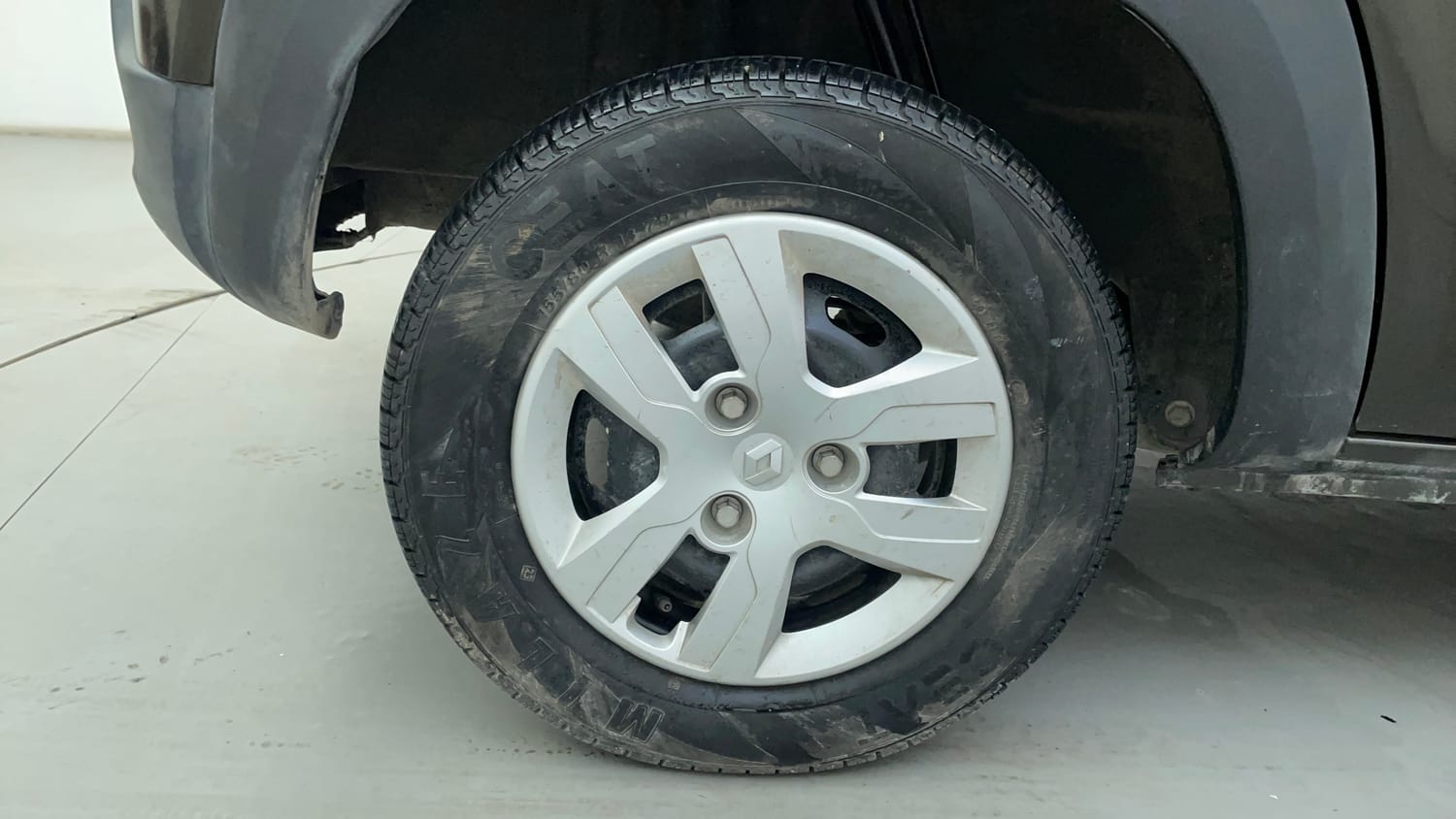 Used 2018 Renault Kwid RXT Petrol Manual tyres RIGHT REAR TYRE RIM VIEW