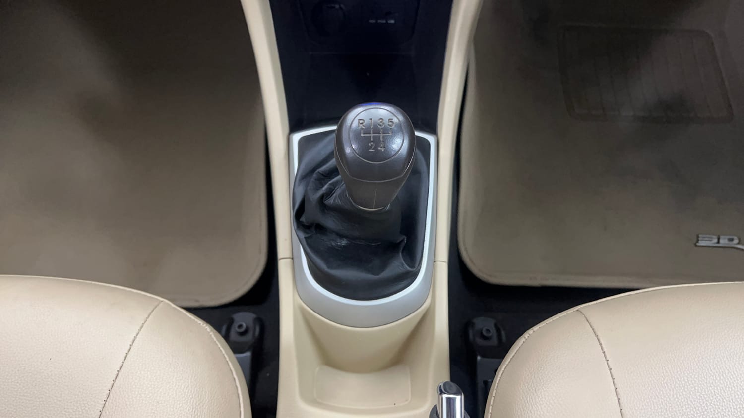 Used 2012 Hyundai Verna Fluidic 1.6 VTVT SX Petrol Manual interior GEAR  KNOB VIEW