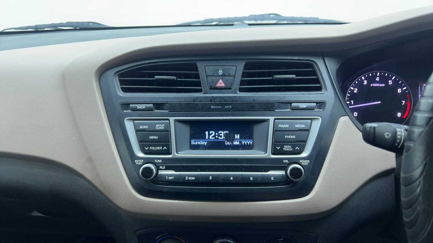 Used 2017 Hyundai Elite i20 Sportz 1.2 CNG (Outside fitted) Cng Manual top_features Integrated (in-dash) music system