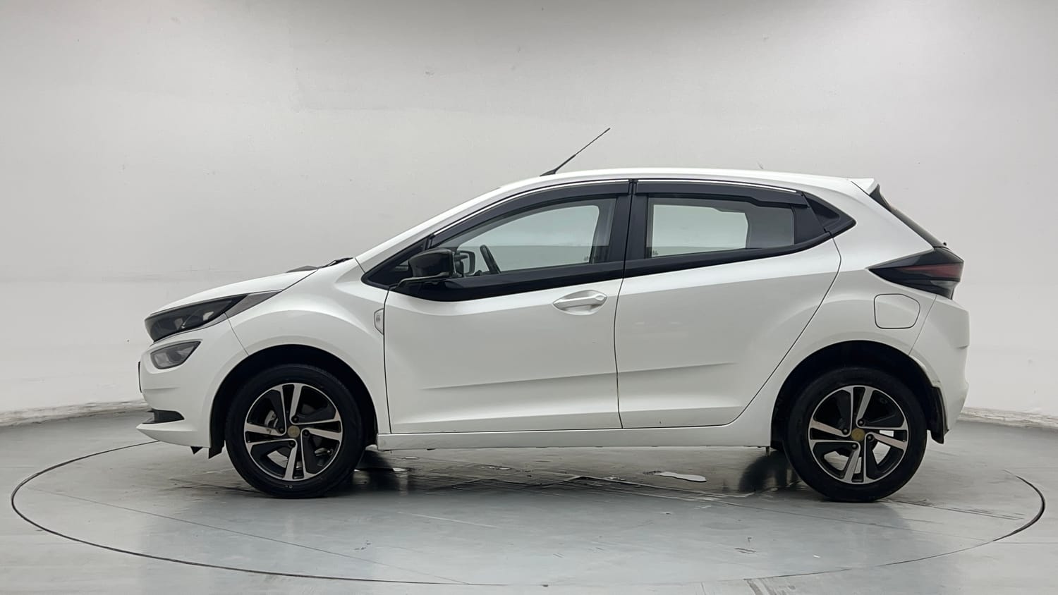 Used 2022 Tata Altroz XZA Petrol Petrol Automatic exterior LEFT SIDE VIEW