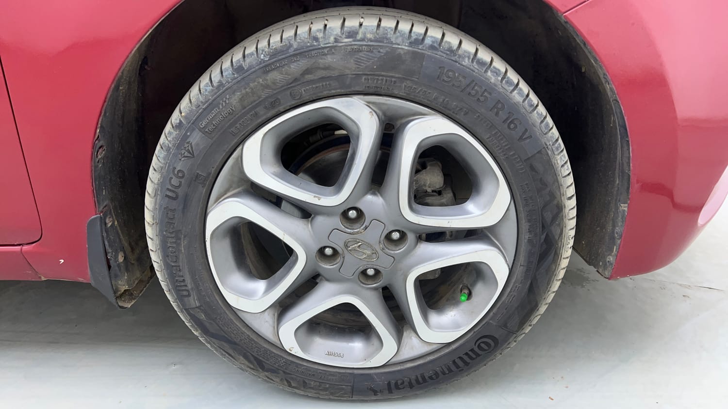 Used 2018 Hyundai Elite i20 Asta 1.2 (O) Petrol Manual tyres RIGHT FRONT TYRE RIM VIEW