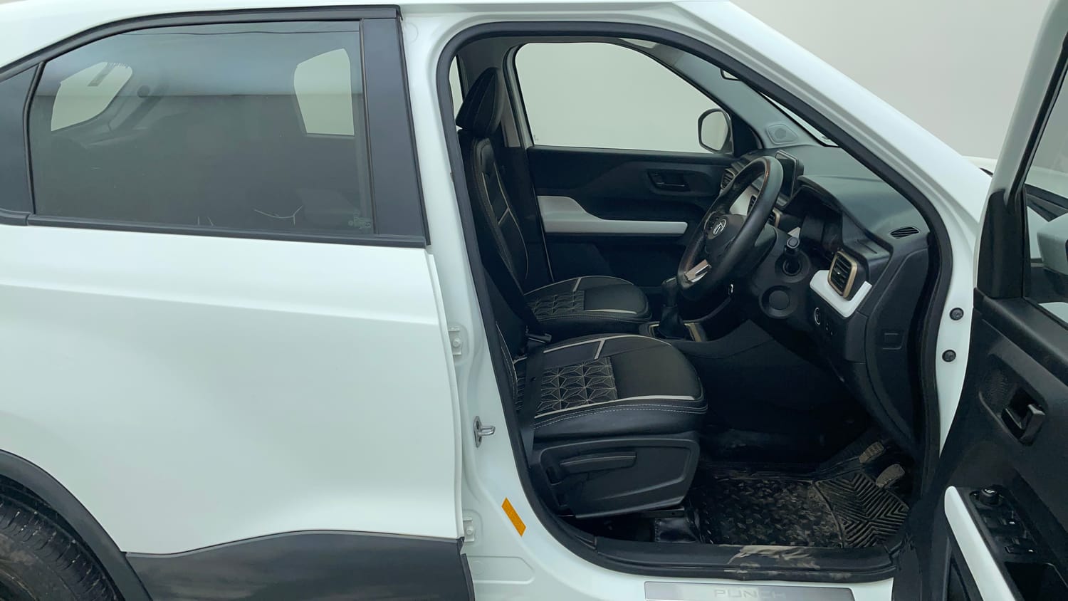 Used 2022 Tata Punch Accomplished MT Petrol Manual interior RIGHT SIDE FRONT DOOR CABIN VIEW