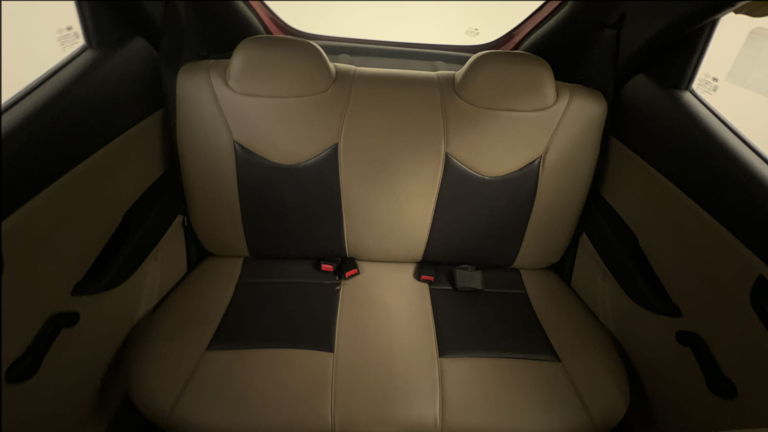 Used 2015 Hyundai Eon Magna + Petrol Manual interior REAR SEAT CONDITION VIEW