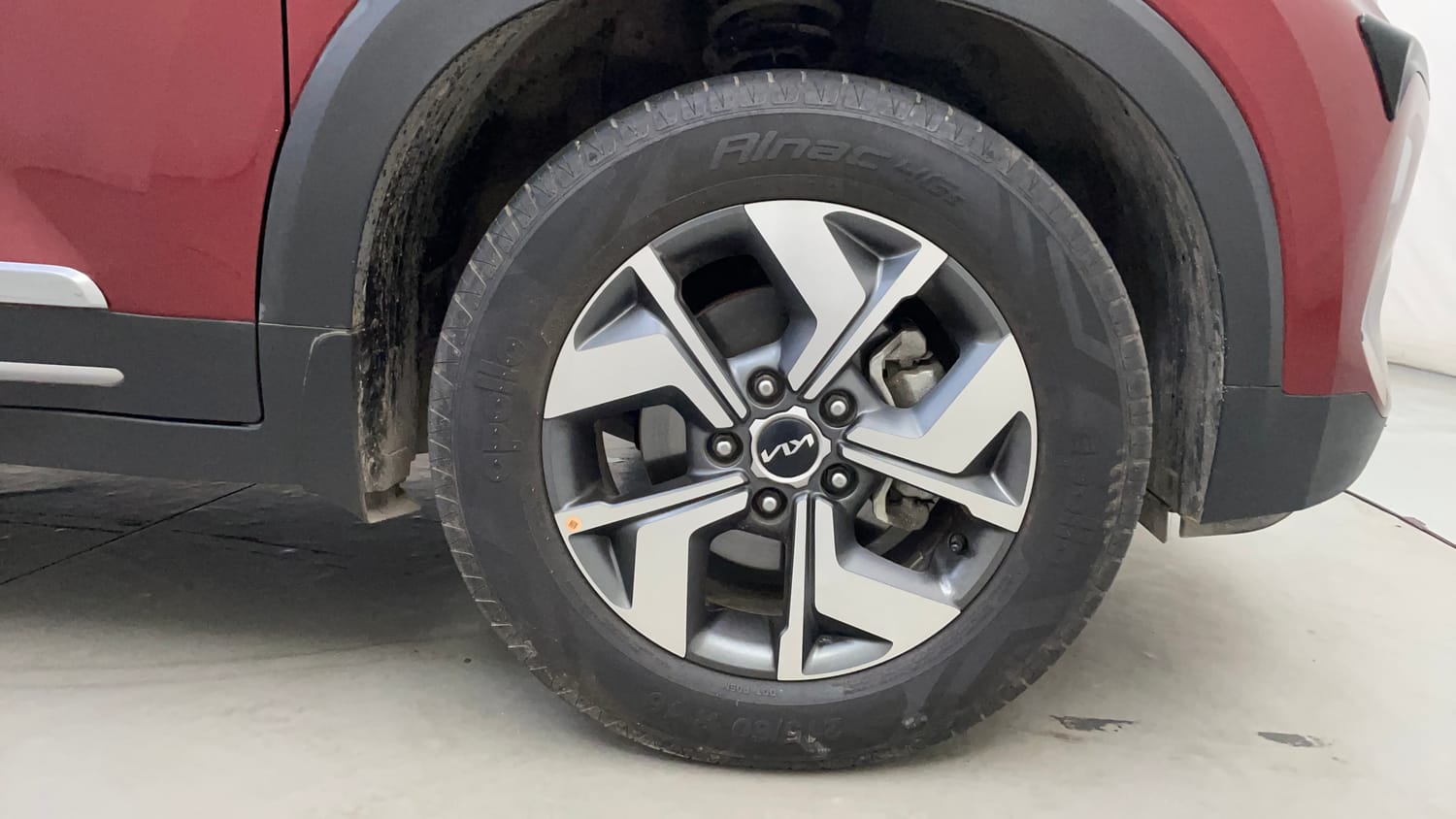 Used 2023 Kia Sonet HTX 1.0 DCT Petrol Automatic tyres RIGHT FRONT TYRE RIM VIEW
