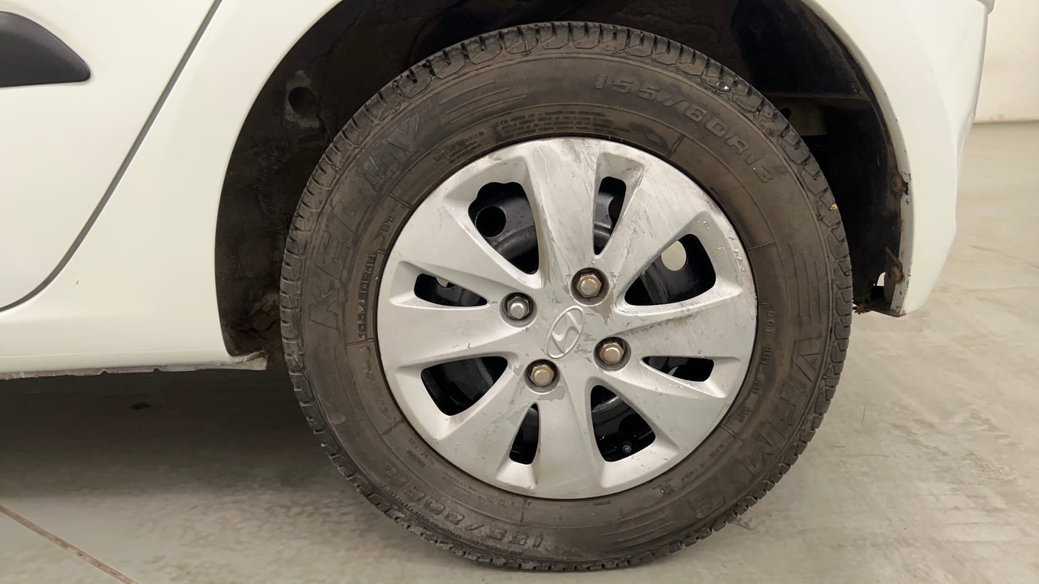 Used 2012 Hyundai i10 Magna 1.1 iRDE2 Petrol Manual tyres LEFT REAR TYRE RIM VIEW