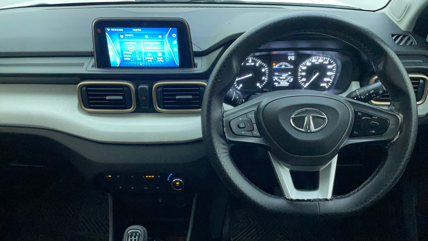 Used 2022 Tata Punch Accomplished MT Petrol Manual interior STEERING VIEW