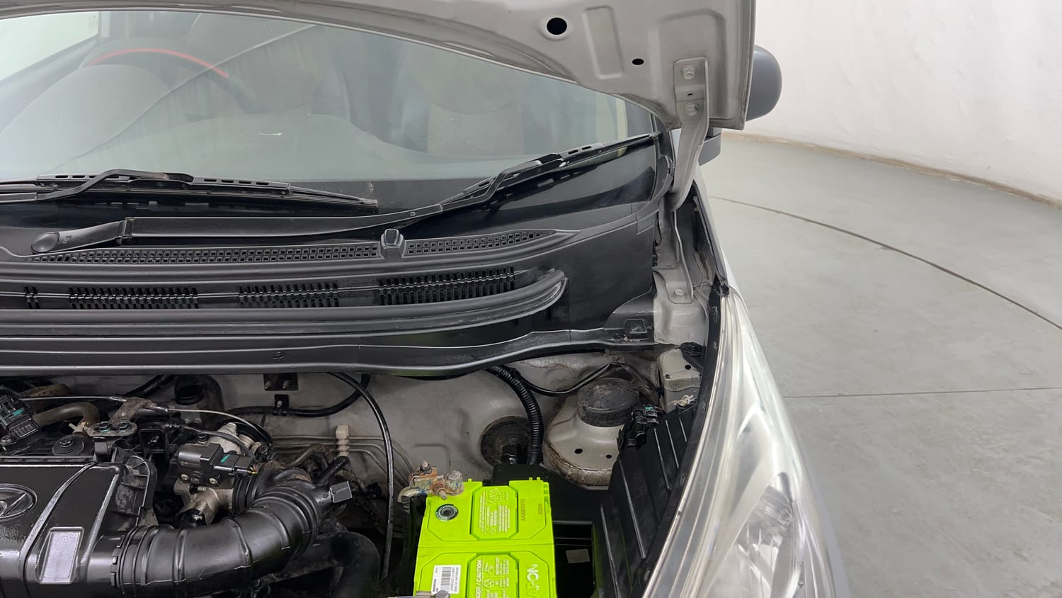 Used 2016 Hyundai Eon Magna Petrol Manual engine ENGINE LEFT SIDE HINGE & APRON VIEW