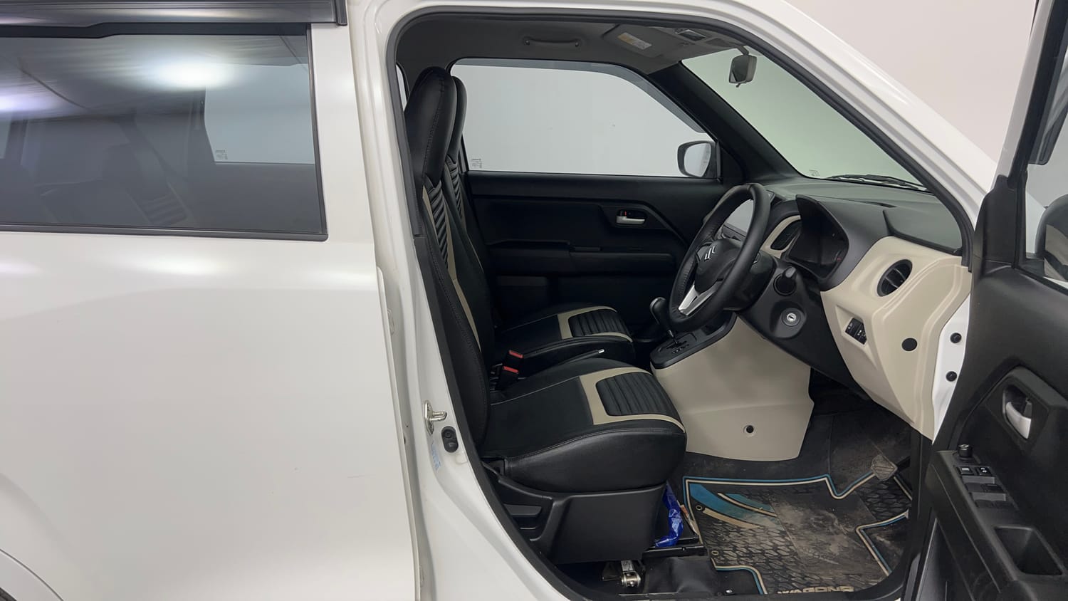 Used 2024 Maruti Suzuki Wagon R VXI 1.0 AGS Petrol Automatic interior RIGHT SIDE FRONT DOOR CABIN VIEW