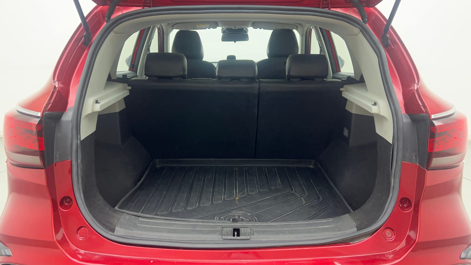 Used 2022 MG Motors Astor Savvy 1.3 Turbo AT S Red Petrol Automatic interior DICKY INSIDE VIEW