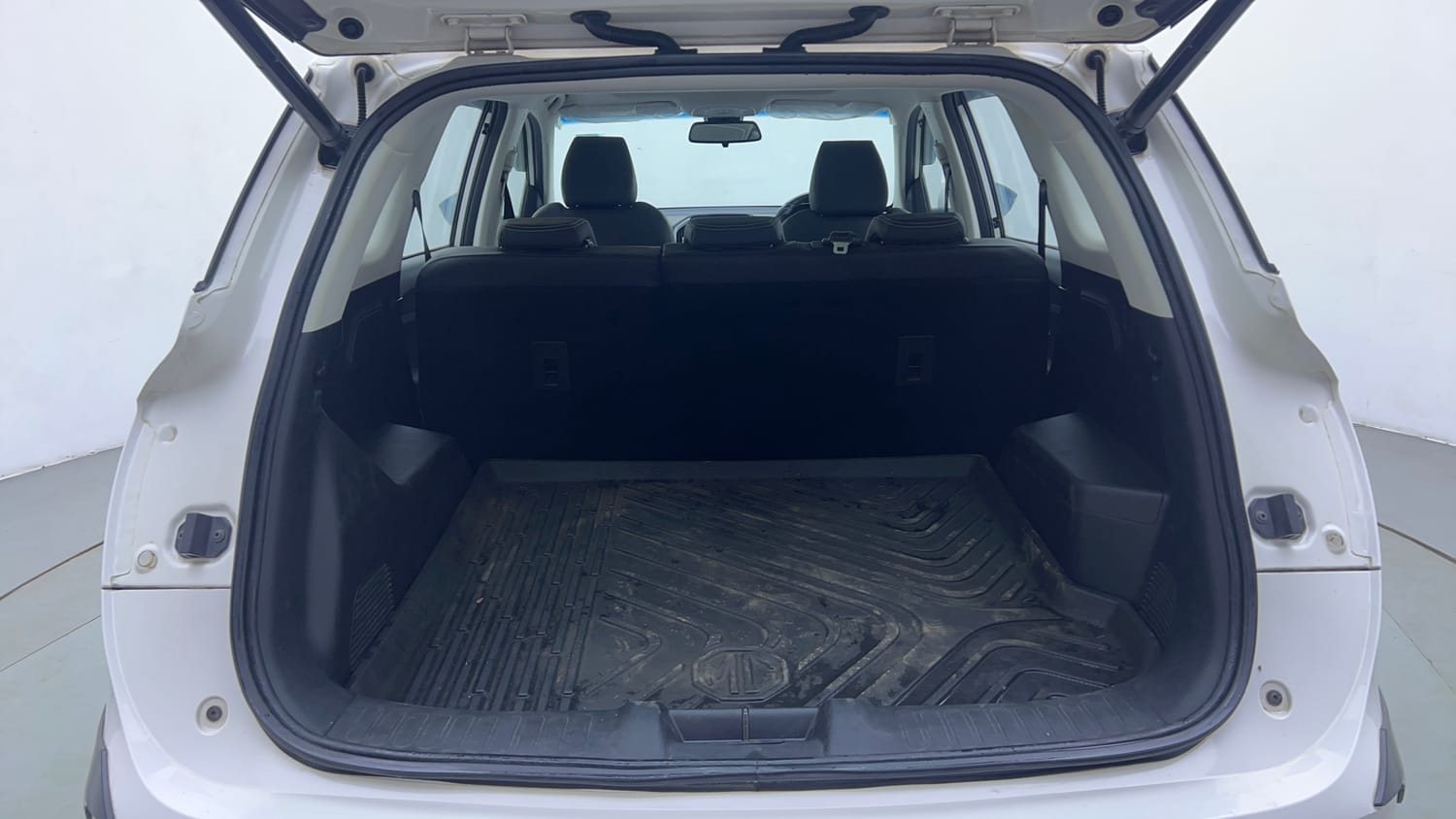 Used 2019 MG Motors Hector Sharp Hybrid 1.5 Petrol Hybrid Manual interior DICKY INSIDE VIEW