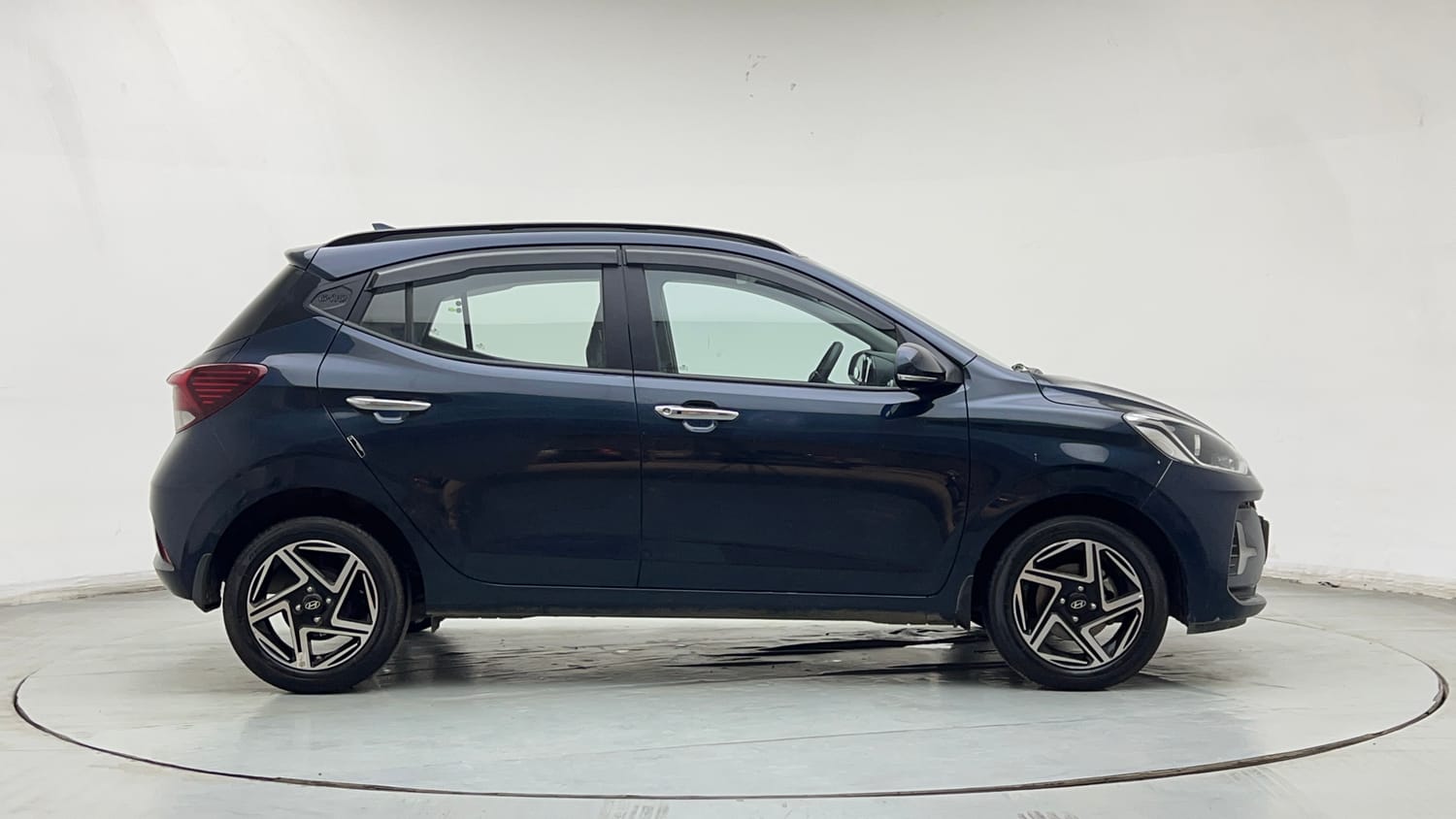 Used 2025 Hyundai Grand i10 Nios Sportz (O) 1.2 Kappa VTVT Petrol Manual exterior RIGHT SIDE VIEW