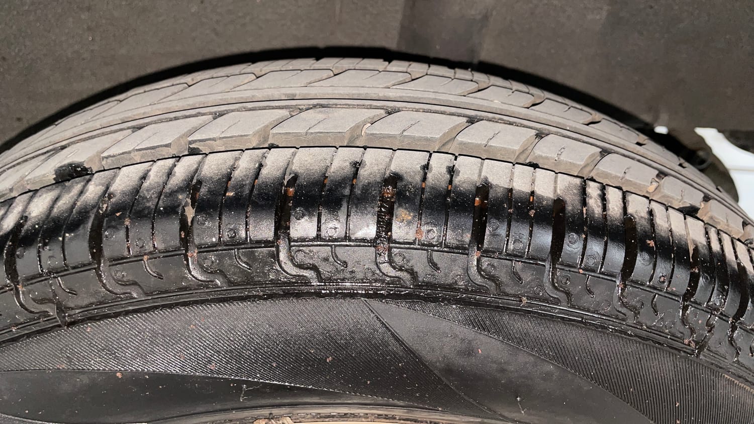 Used 2016 Renault Kwid RXT Petrol Manual tyres LEFT REAR TYRE TREAD VIEW