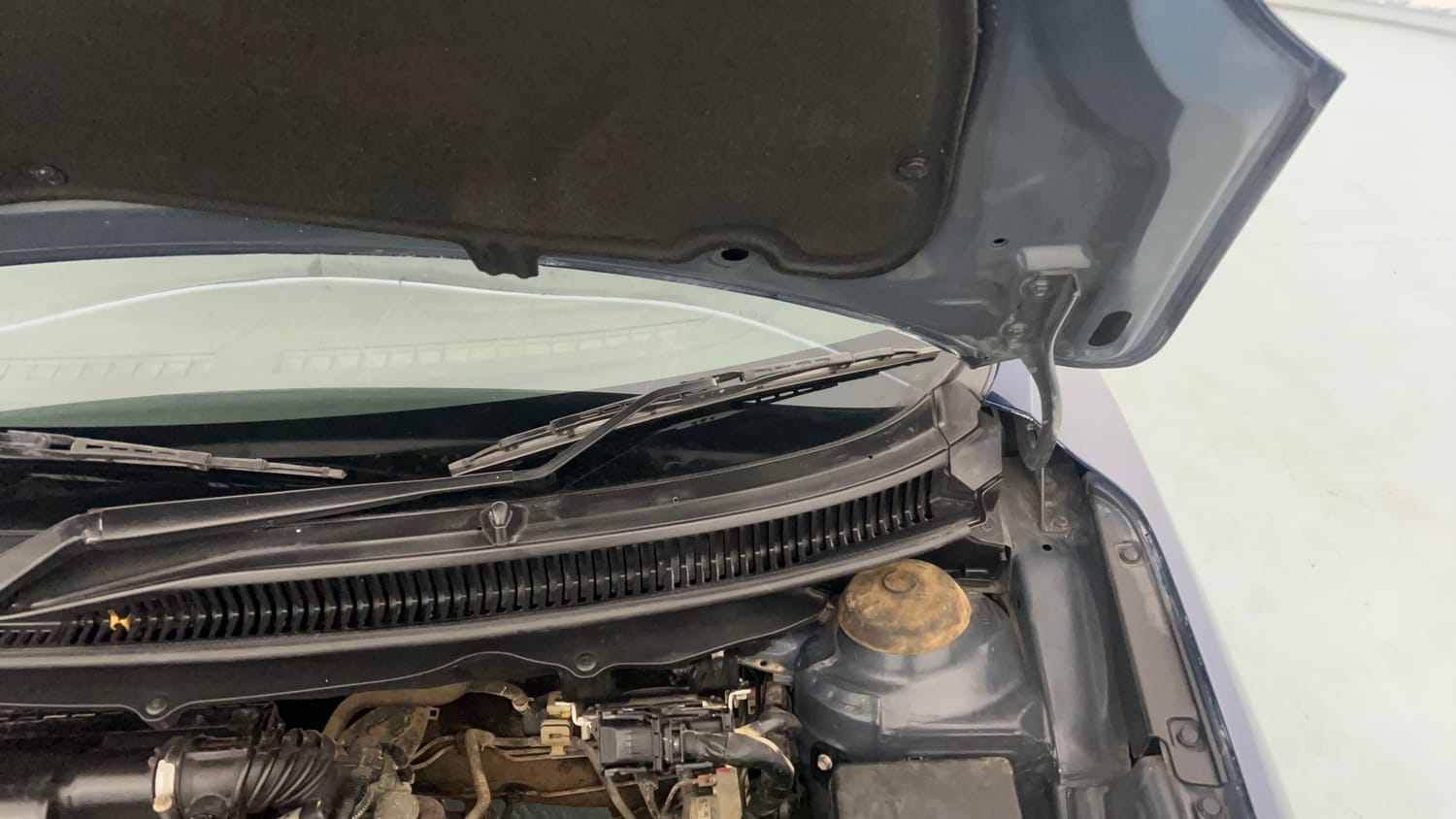 Used 2019 Maruti Suzuki Baleno Delta Automatic Petrol Automatic engine ENGINE LEFT SIDE HINGE & APRON VIEW