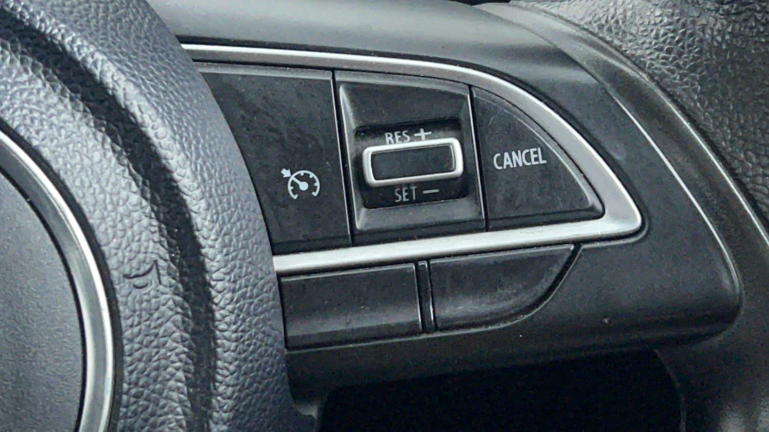 Used 2023 Maruti Suzuki XL6 Zeta AT Petrol Petrol Automatic top_features Cruise control
