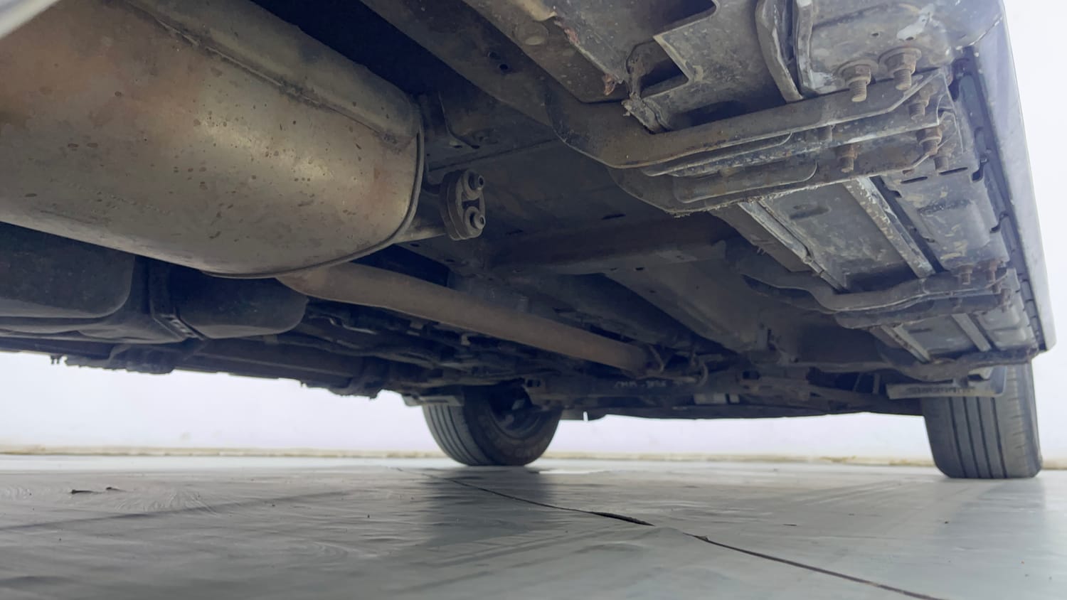 Used 2024 Mahindra XUV700 AX 5 Petrol AT 5 STR Petrol Automatic extra REAR RIGHT UNDERBODY VIEW