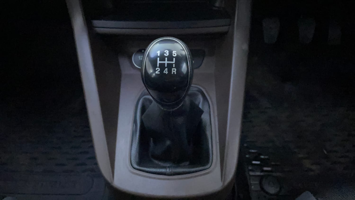 Used 2019 Ford Freestyle Titanium 1.2 Ti-VCT Petrol Manual interior GEAR  KNOB VIEW
