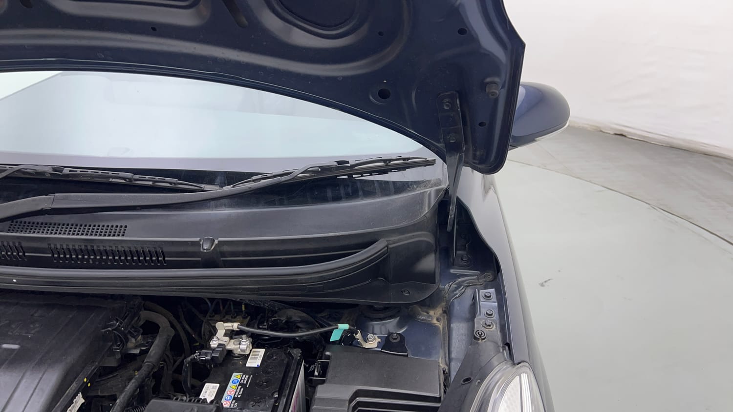Used 2025 Hyundai Grand i10 Nios Sportz (O) 1.2 Kappa VTVT Petrol Manual engine ENGINE LEFT SIDE HINGE & APRON VIEW