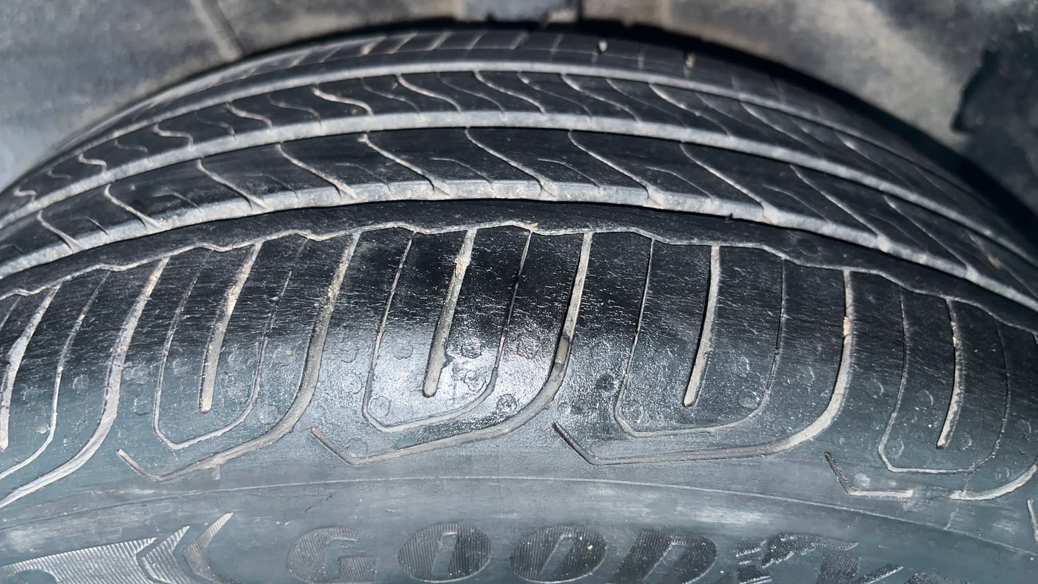 Used 2022 Tata Altroz XZA Petrol Petrol Automatic tyres LEFT REAR TYRE TREAD VIEW