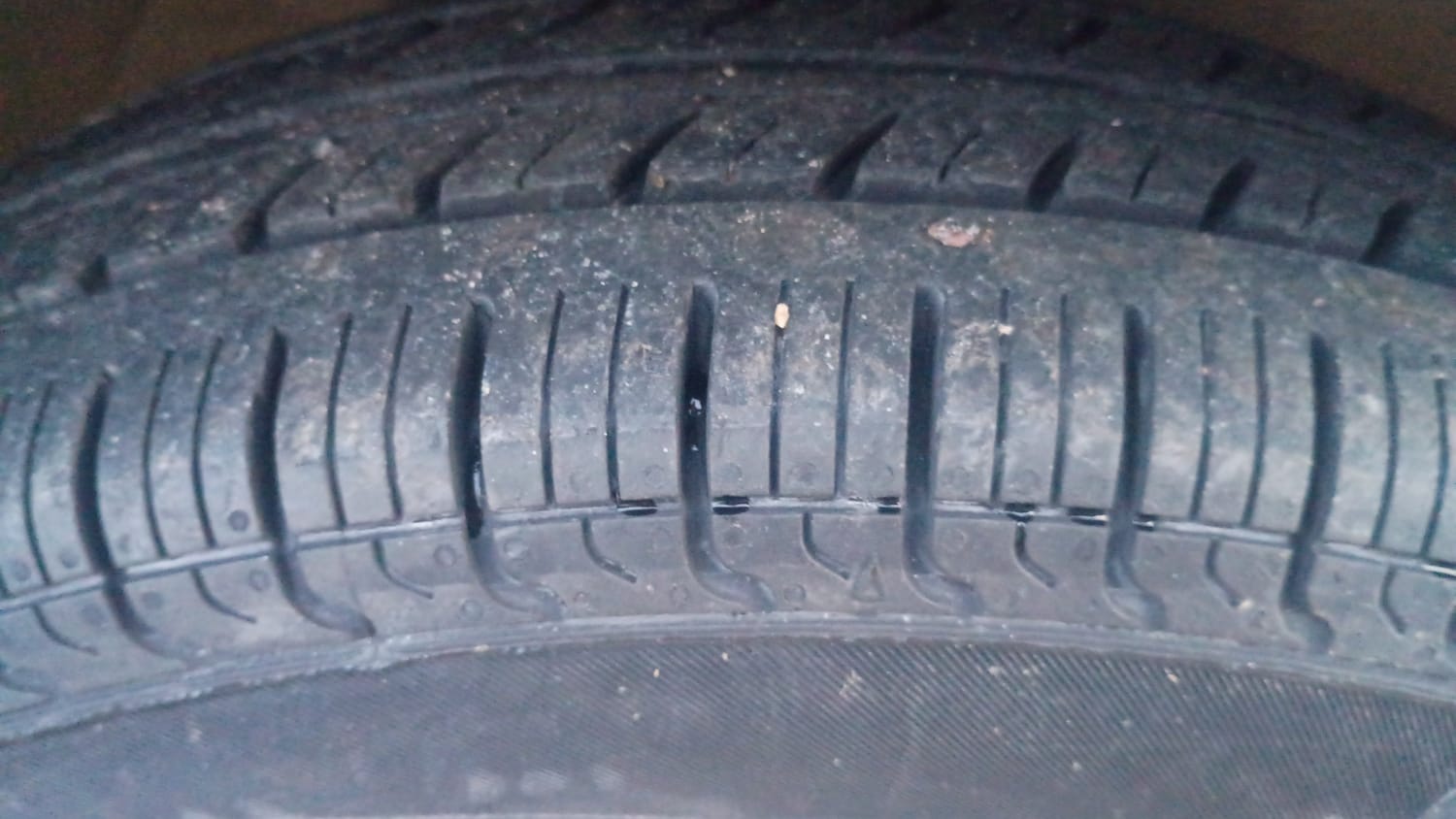Used 2015 Maruti Suzuki Alto 800 Lxi Petrol Manual tyres RIGHT FRONT TYRE TREAD VIEW