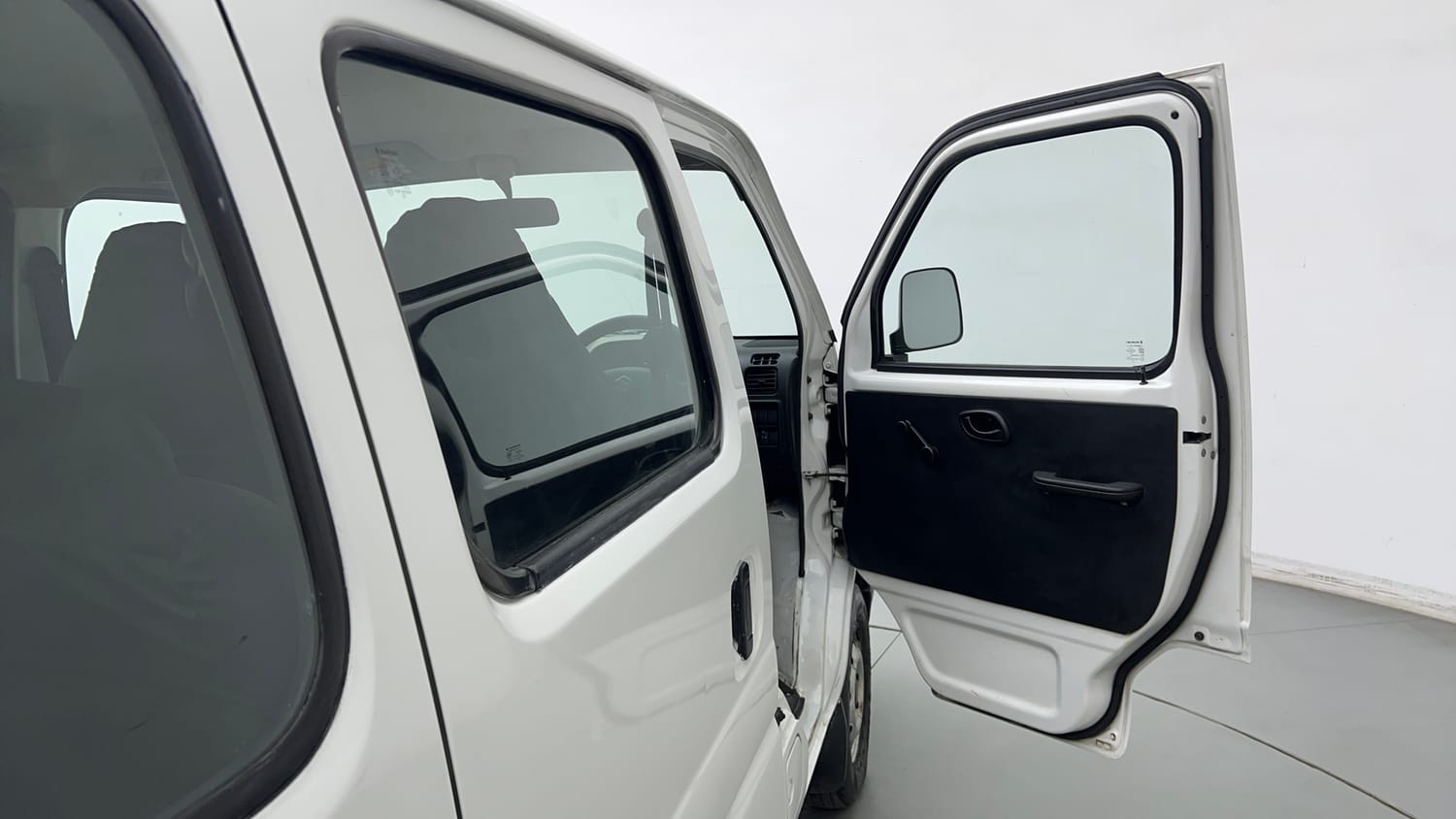Used 2022 Maruti Suzuki Eeco 5 STR AC (O) Petrol Manual interior RIGHT FRONT DOOR OPEN VIEW