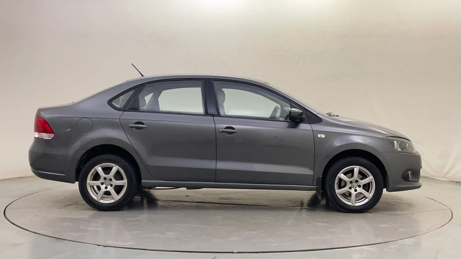 Used 2014 Volkswagen Vento Highline Petrol Petrol Manual exterior RIGHT SIDE VIEW