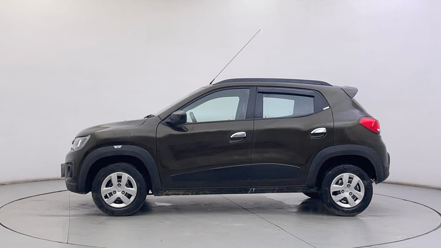 Used 2018 Renault Kwid RXT Petrol Manual exterior LEFT SIDE VIEW