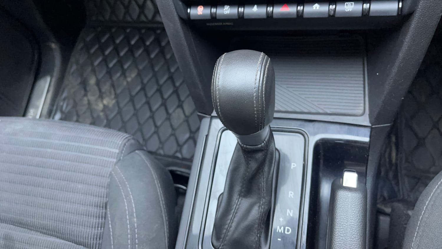 Used 2024 Mahindra XUV700 AX 5 Petrol AT 5 STR Petrol Automatic interior GEAR  KNOB VIEW