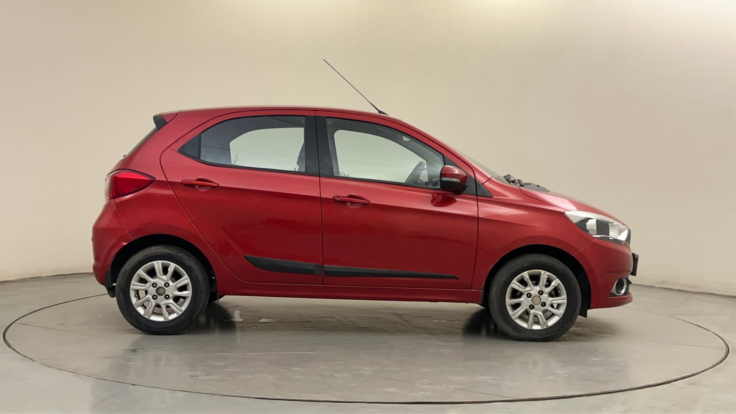 Used 2018 Tata Tiago Revotron XZA Petrol Automatic exterior RIGHT SIDE VIEW