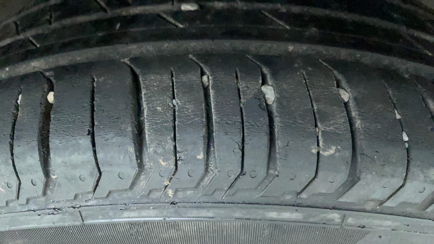 Used 2022 Tata Punch Accomplished MT Petrol Manual tyres RIGHT FRONT TYRE TREAD VIEW