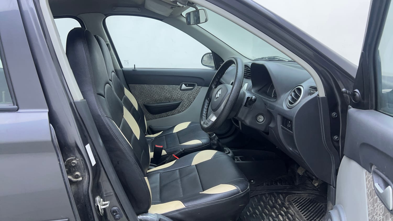Used 2018 Maruti Suzuki Alto 800 LXi Petrol Manual interior RIGHT SIDE FRONT DOOR CABIN VIEW
