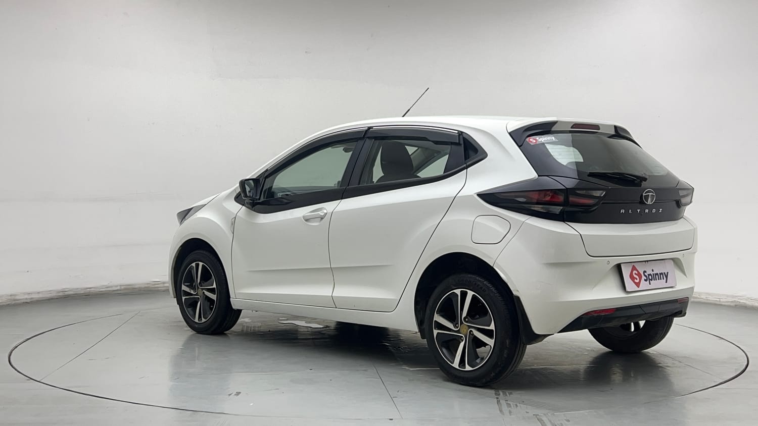 Used 2022 Tata Altroz XZA Petrol Petrol Automatic exterior LEFT REAR CORNER VIEW