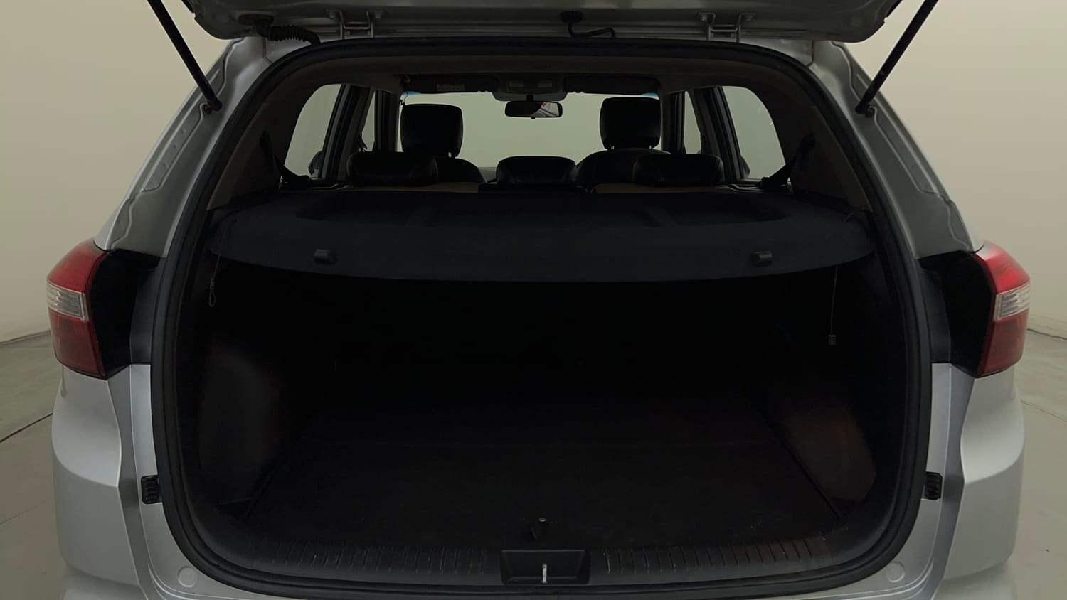 Used 2017 Hyundai Creta 1.6 SX Plus AT Diesel Automatic interior DICKY INSIDE VIEW