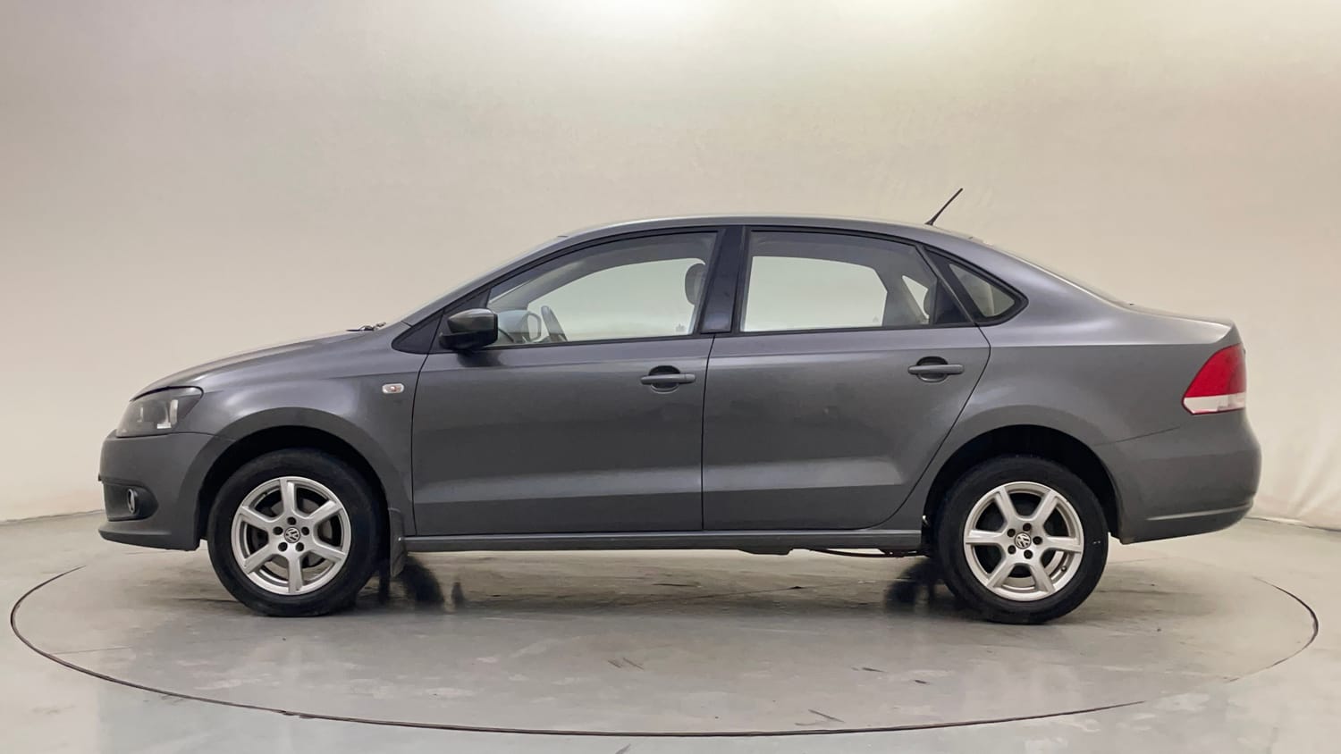 Used 2014 Volkswagen Vento Highline Petrol Petrol Manual exterior LEFT SIDE VIEW