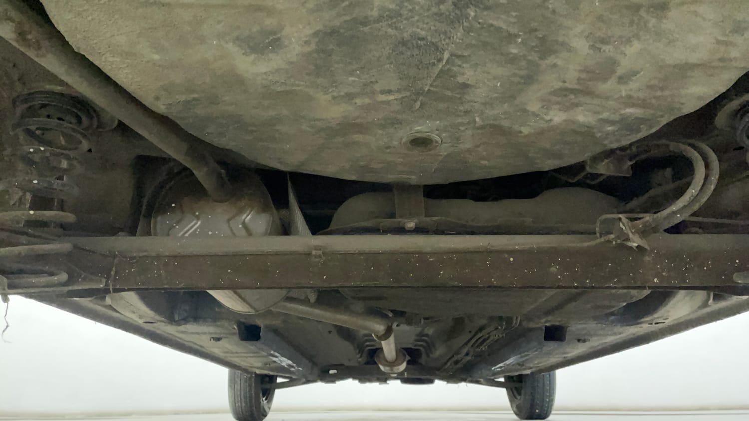 Used 2018 Renault Kwid RXT Petrol Manual extra REAR UNDERBODY VIEW (TAKEN FROM REAR)