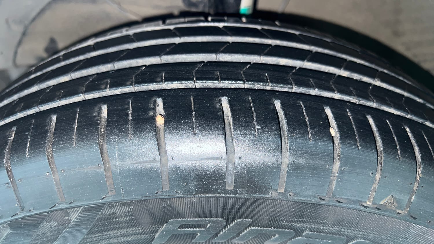 Used 2016 Maruti Suzuki Baleno Delta 1.2 Petrol Manual tyres LEFT FRONT TYRE TREAD VIEW