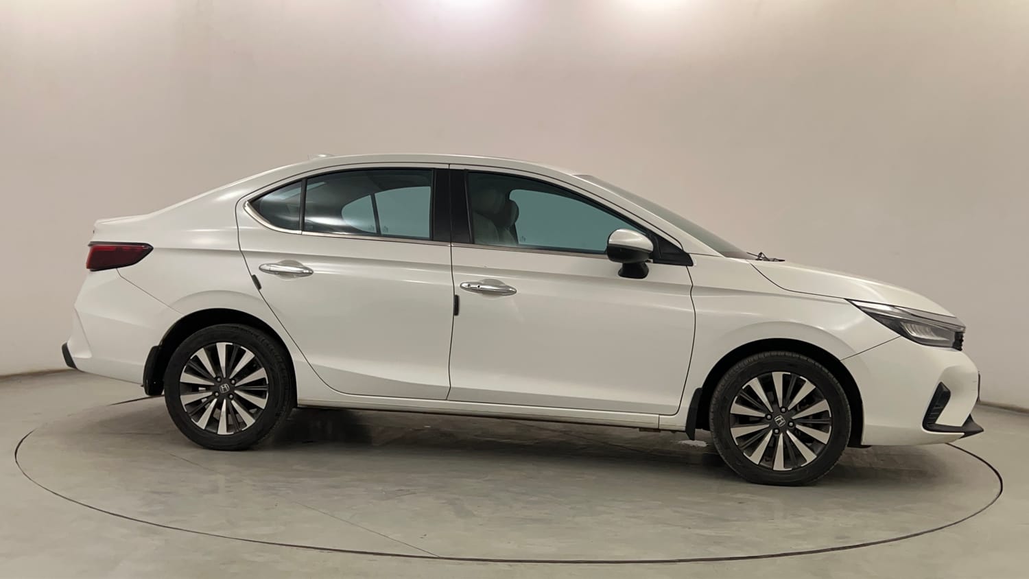 Used 2023 Honda City ZX Petrol MT Petrol Manual exterior RIGHT SIDE VIEW