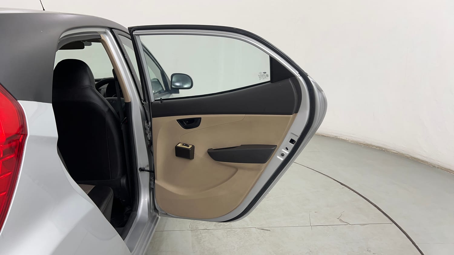 Used 2016 Hyundai Eon Magna Petrol Manual interior RIGHT REAR DOOR OPEN VIEW