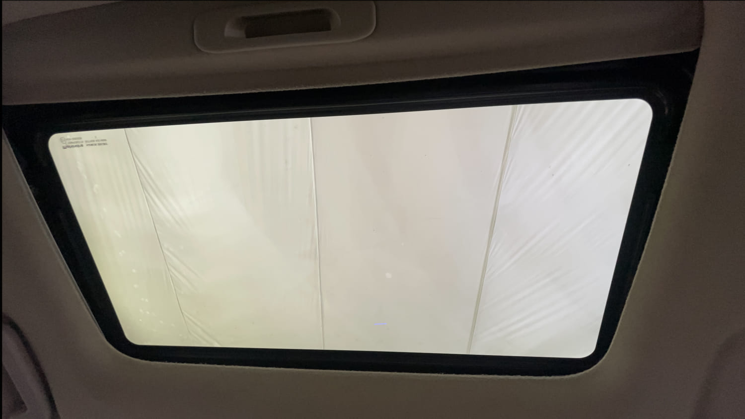 Used 2023 Mahindra XUV 300 W6 1.2 Petrol AMT Petrol Automatic top_features Sunroof
