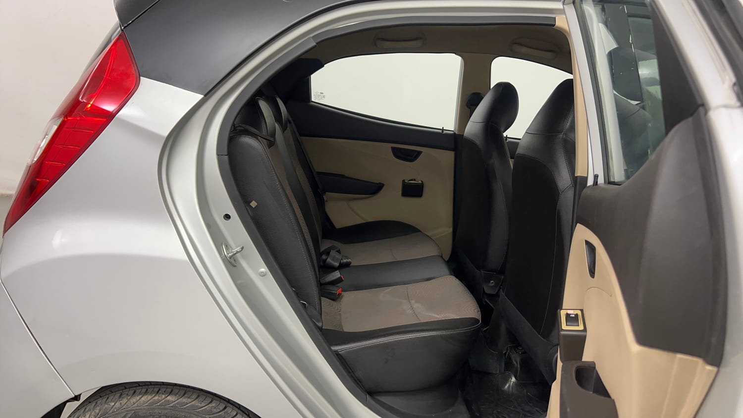 Used 2016 Hyundai Eon Magna Petrol Manual interior RIGHT SIDE REAR DOOR CABIN VIEW