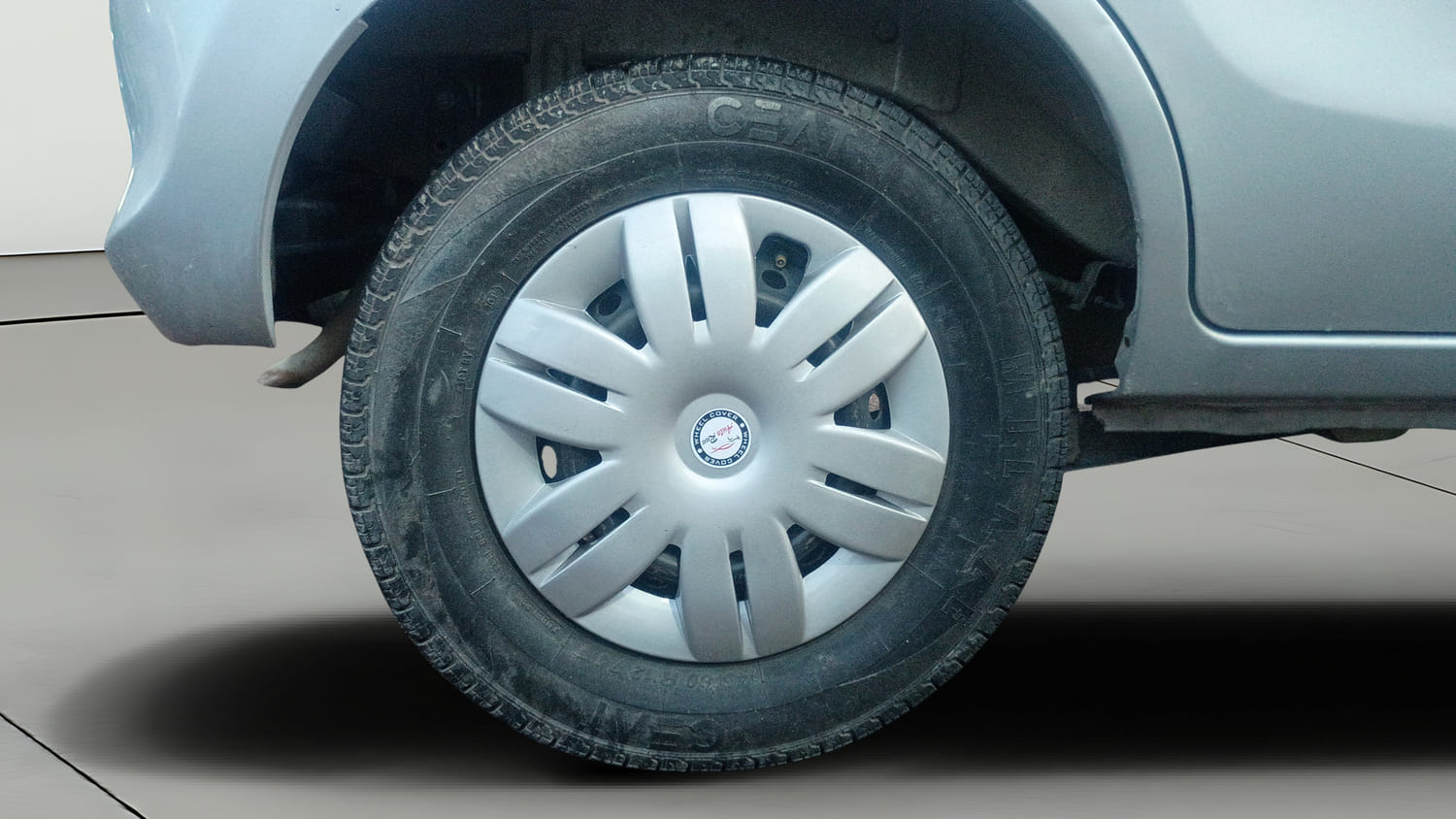 Used 2015 Maruti Suzuki Alto 800 Lxi Petrol Manual tyres RIGHT REAR TYRE RIM VIEW
