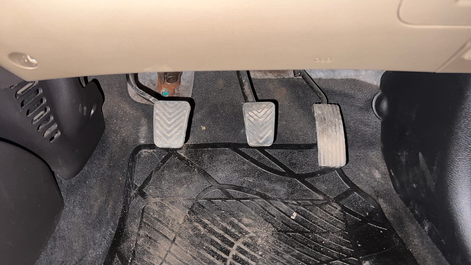 Used 2015 Hyundai Eon Magna + Petrol Manual interior PEDALS VIEW
