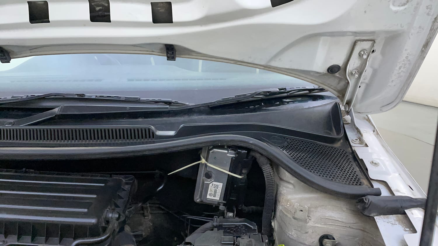 Used 2019 Skoda Rapid Ambition 1.6 MPI AT Petrol Automatic engine ENGINE LEFT SIDE HINGE & APRON VIEW
