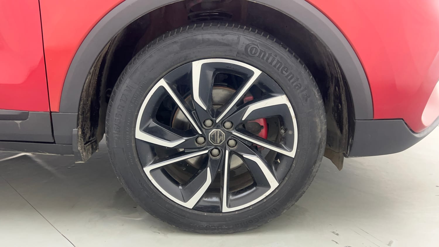 Used 2022 MG Motors Astor Savvy 1.3 Turbo AT S Red Petrol Automatic tyres RIGHT FRONT TYRE RIM VIEW