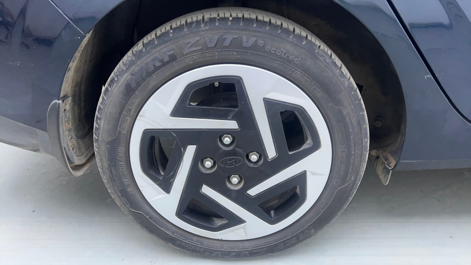 Used 2024 Hyundai Aura S 1.2 CNG Cng Manual tyres RIGHT REAR TYRE RIM VIEW