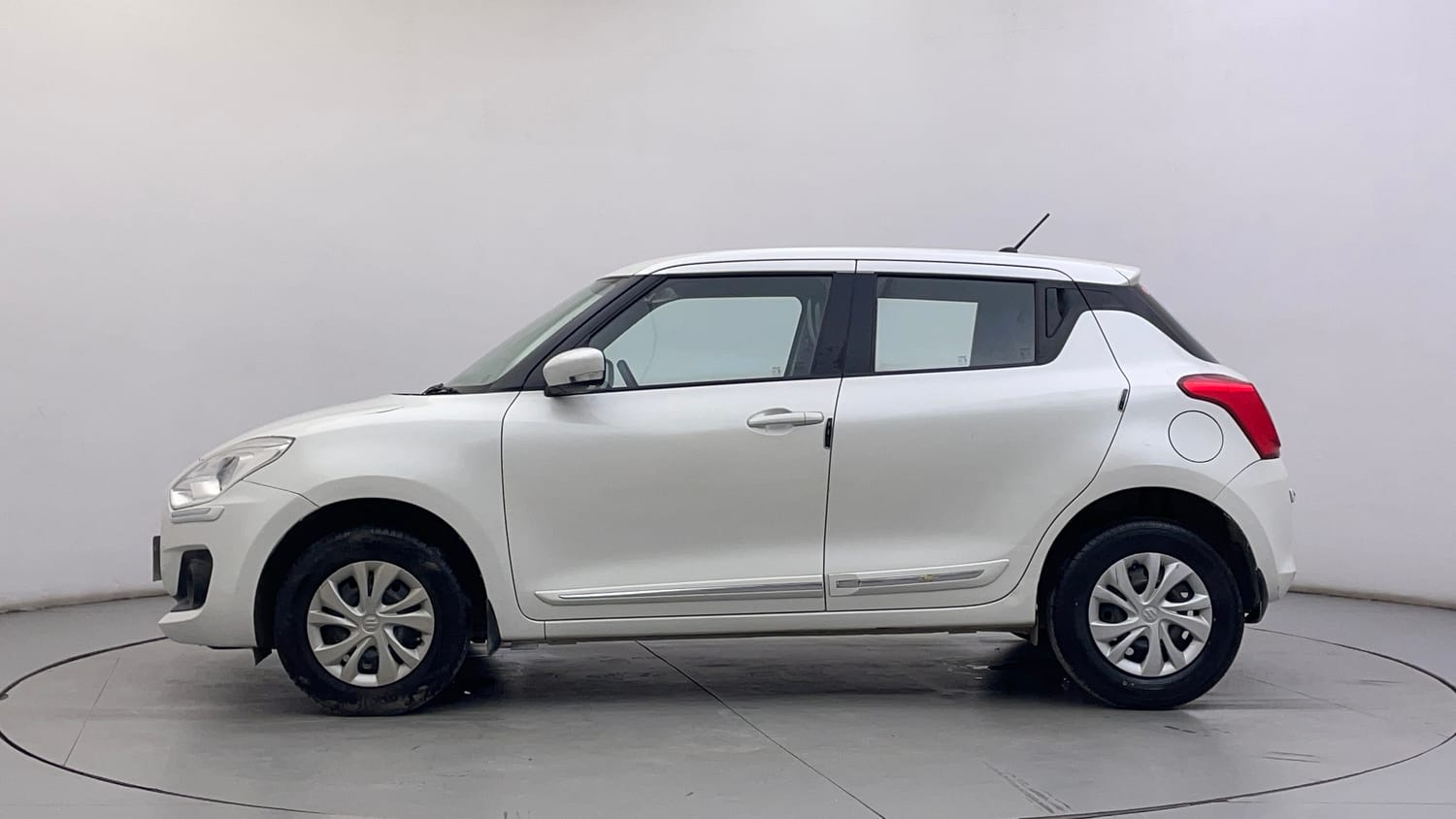 Used 2018 Maruti Suzuki Swift VXi Petrol Manual exterior LEFT SIDE VIEW