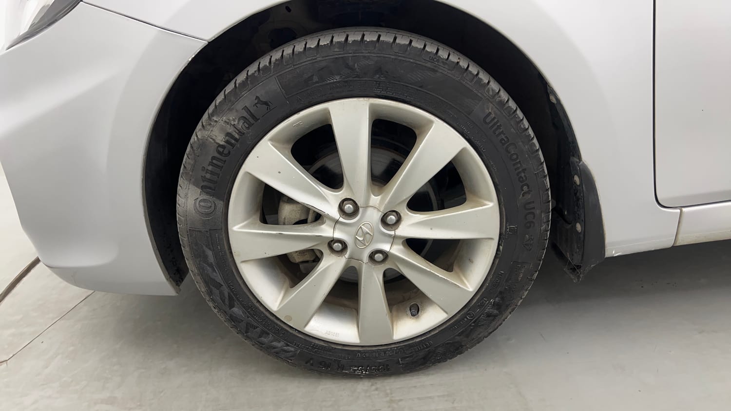 Used 2012 Hyundai Verna Fluidic 1.6 VTVT SX Petrol Manual tyres LEFT FRONT TYRE RIM VIEW