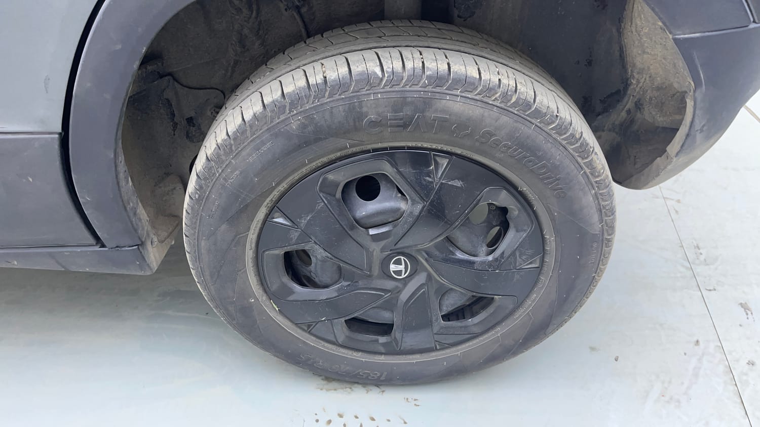 Used 2023 Tata Punch Adventure AMT Petrol Automatic tyres LEFT REAR TYRE RIM VIEW