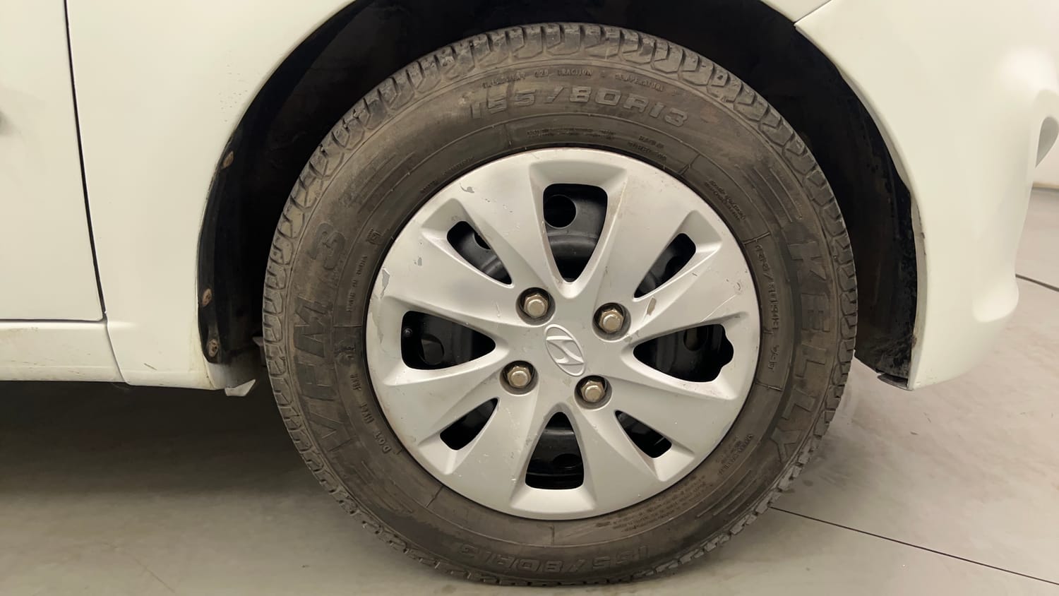 Used 2012 Hyundai i10 Magna 1.1 iRDE2 Petrol Manual tyres RIGHT FRONT TYRE RIM VIEW