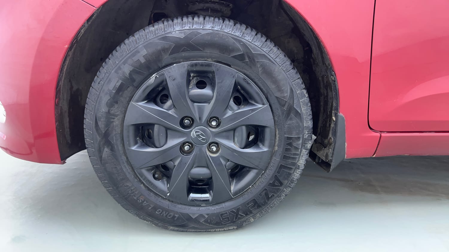 Used 2017 Hyundai Elite i20 Sportz 1.2 CNG (Outside fitted) Cng Manual tyres LEFT FRONT TYRE RIM VIEW