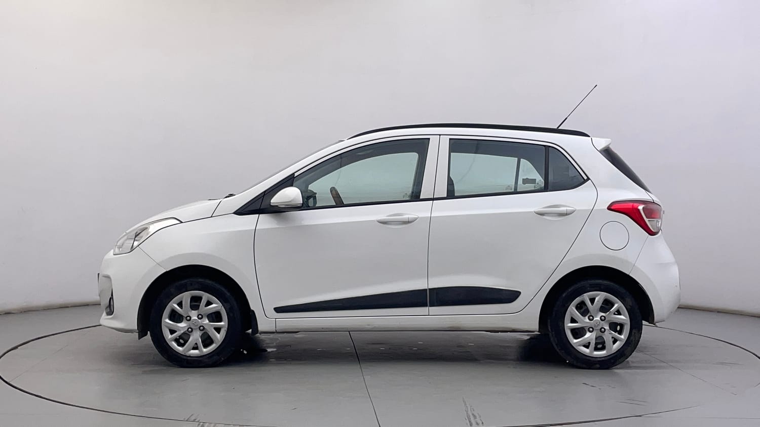 Used 2018 Hyundai Grand i10 Sportz (O) 1.2 Kappa VTVT Petrol Manual exterior LEFT SIDE VIEW